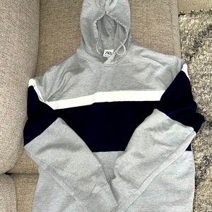 Pullover hoddie